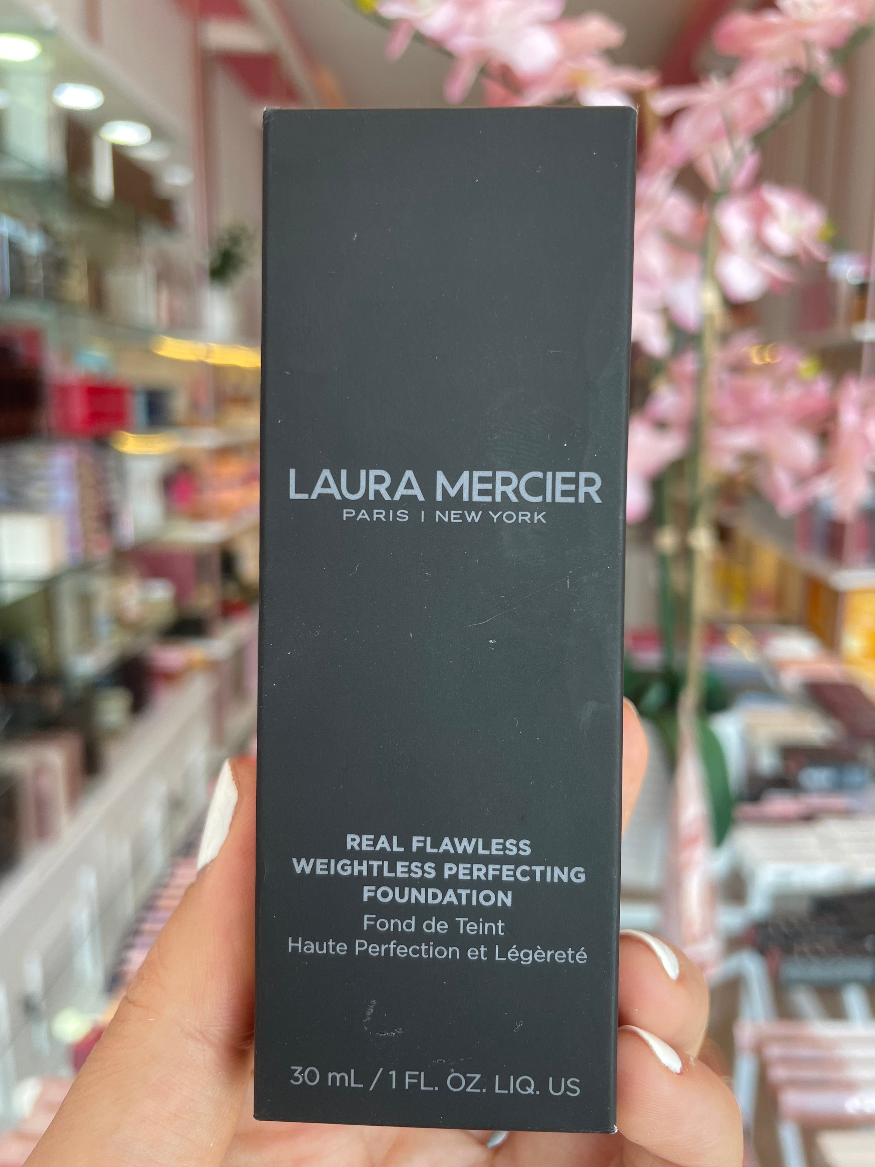 LAURA MERCIER I Real Flawless Weightless Perfecting Foundation