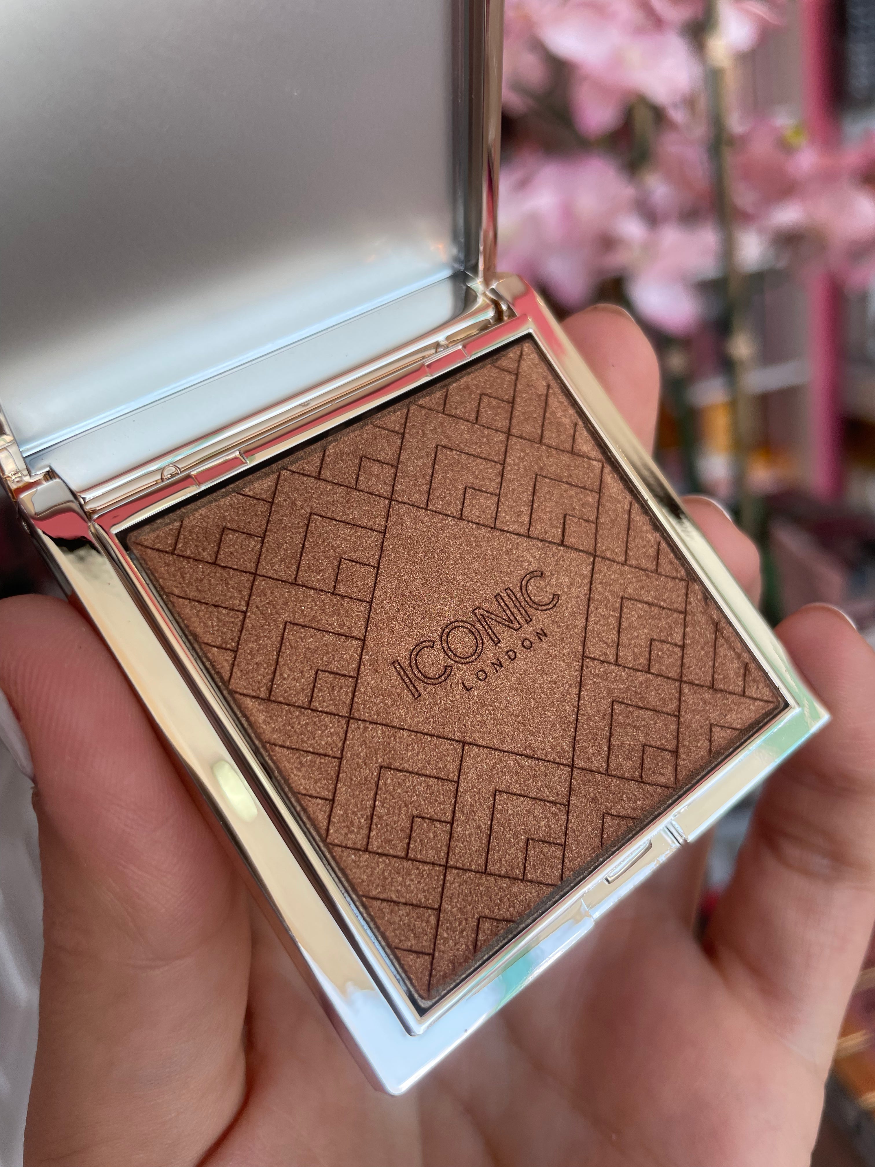 ICONIC I Kissed by the Sun Multi-Use Cheek Glow